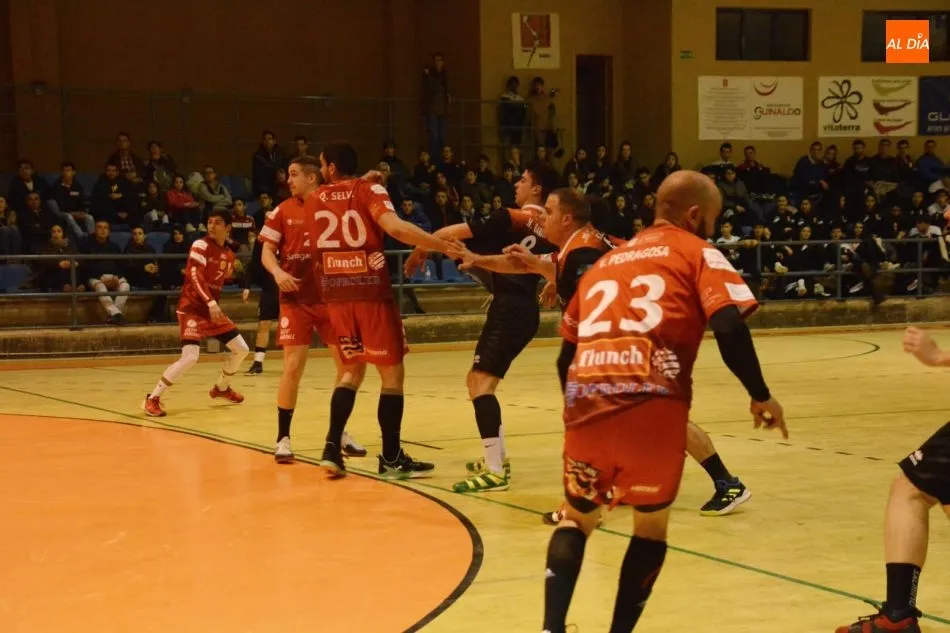 Una acción del partido en el Río Tormes / Lydia González