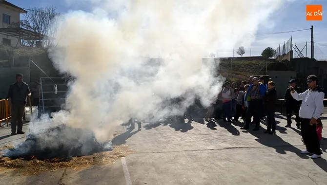 La Plaza de la Leña acogía la V Matanza Tradicional de Macotera