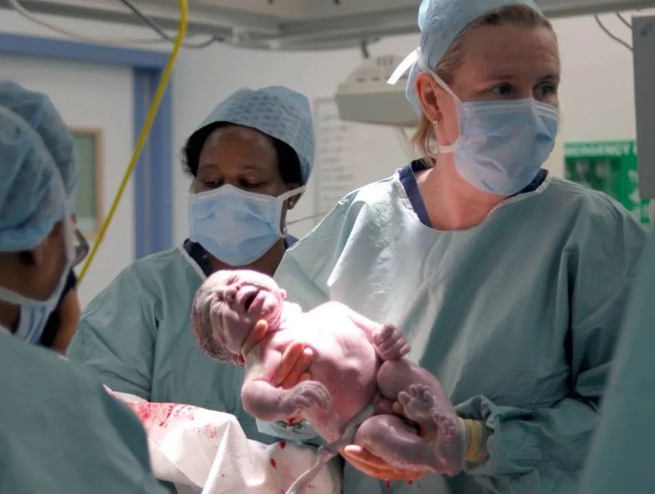 Las matronas siguen siendo tan imprescindibles hoy como hace miles de años / Flickr/CC/Salim Fadhley