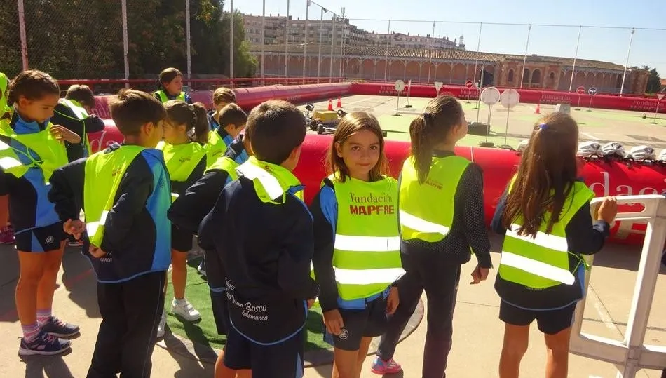  Alumnos del colegio San Juan Bosco, en una iniciativa de educación vial