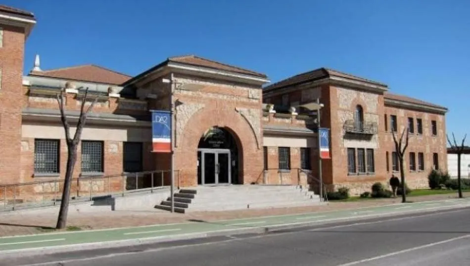 Fachada principal del DA2