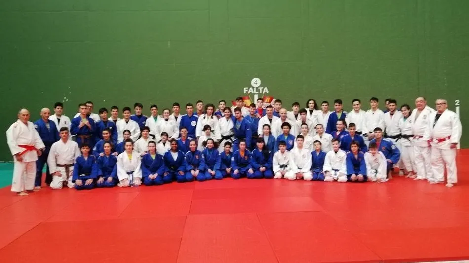 Los asistentes al entrenamiento regional en Villares