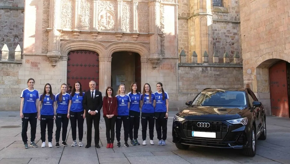 Ana Pérez, Míriam Martín, María Cárcaba, Cristina Álvarez, Sergio Pérez, Ana Belén Ríos, Sara Araujo, Teresa Juanes, Marta Bóveda y Ángela González / Foto: USAL