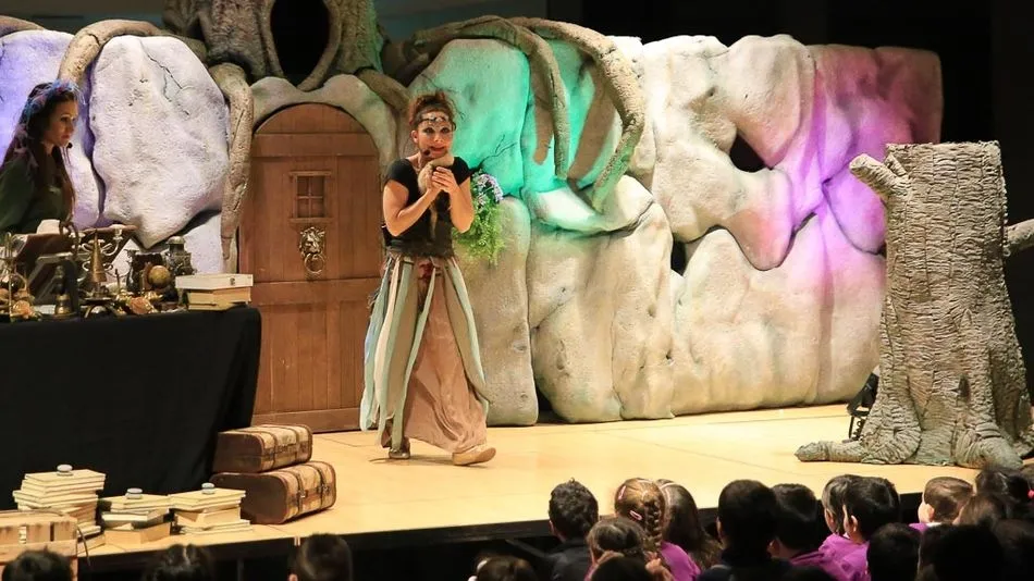 Teatro interactivo realizado por el Grupo Aviar y protagonizado por animales reales de la fauna silvestre