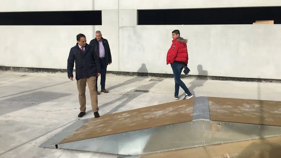 El alcalde, Ángel Molina, en la presentación del nuevo Skate-Park de Castellanos de Moriscos
