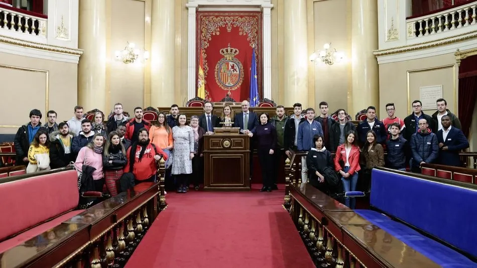 Los alumnosLos alumnos han sido recibidos por los parlamentarios salmantinos Gonzalo Robles, Javier Iglesias y Esther del Brío