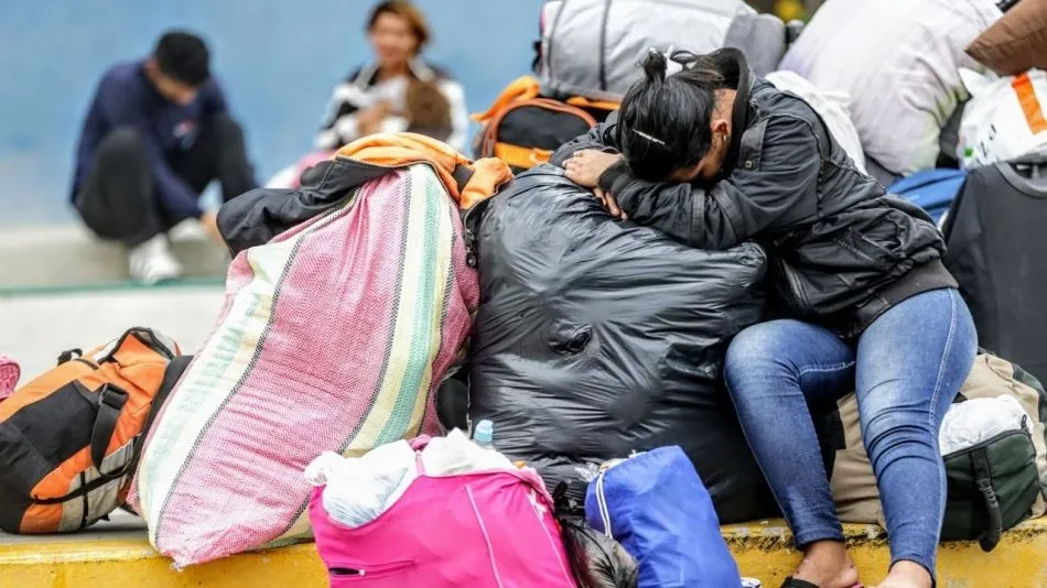 Los refugiados venezolanos comúnmente pertenecen a la oposición al gobierno bolivariano, sin embargo, fruto de la justicia que siempre llega, hoy asistimos al fenómeno a la inversa: son los integrantes de la depredadora cúpula cívico–militar