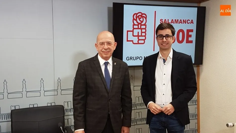 El portavoz del Grupo Municipal Socialista, José Luis Mateos y el concejal Arturo Ferreras