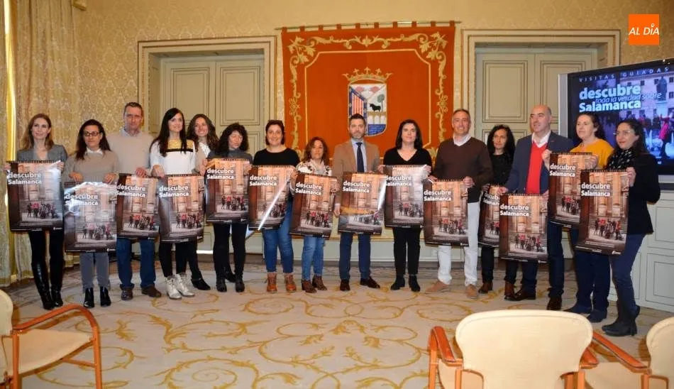 Presentación de la campaña municipal en defensa de los guías turísticos oficiales. Foto de Lydia González
