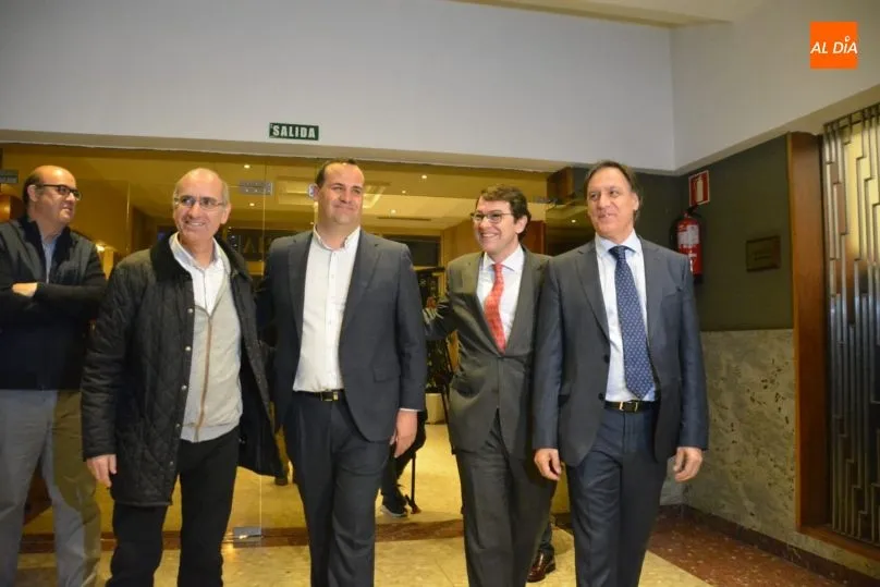 David Mingo, junto a Iglesias, Fernández Mañueco y Carbayo, en la presentación de su candidatura. Fotos: Lydia González