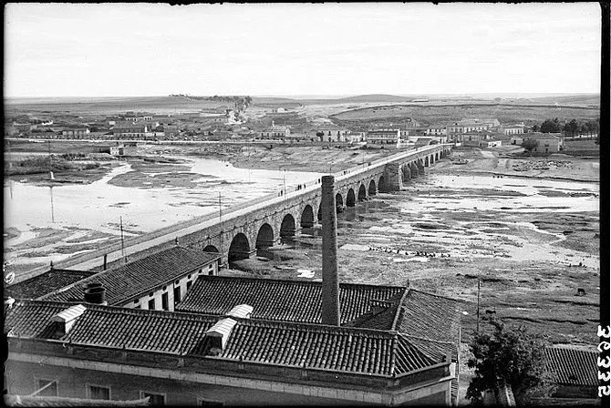 El puente romano, puerta y garantía ante las inundaciones del Tormes
