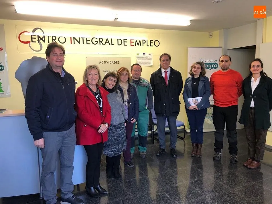 Visita del alcalde de Salamanca, Carlos García Carbayo, a la empresa de economía social, La Encina