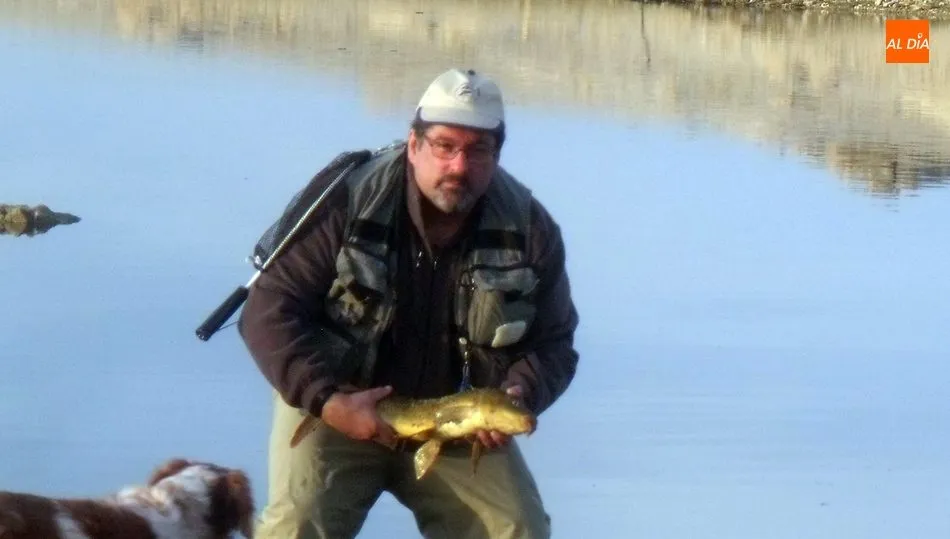 Primera carpa amosca seca de la temporada, en esta ocasión con una chernobyl / CORRAL