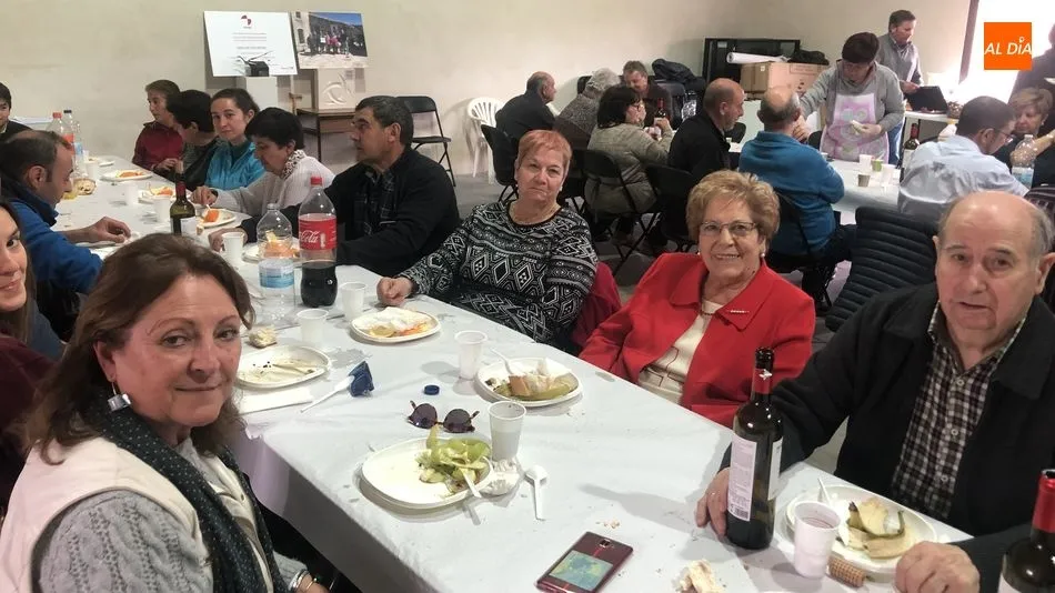 Los vecinos de Gejo de los Reyes se reunían para probar parte de la matanza del pasado sábado