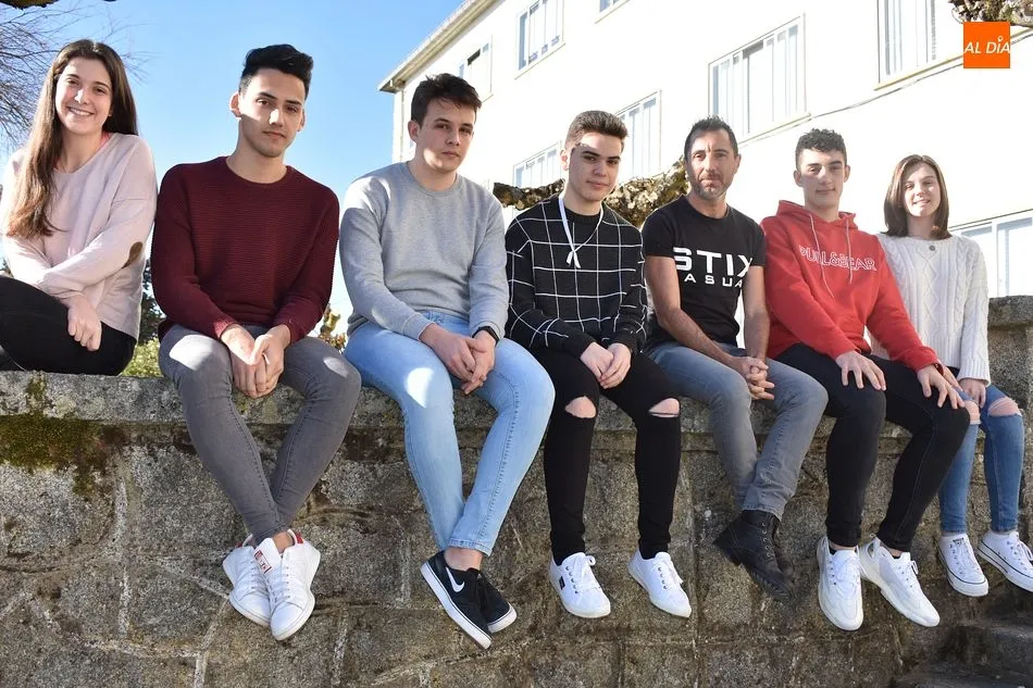 Los seis alumnos del IES Vía de la Plata que participarán en la final el 10 de abril