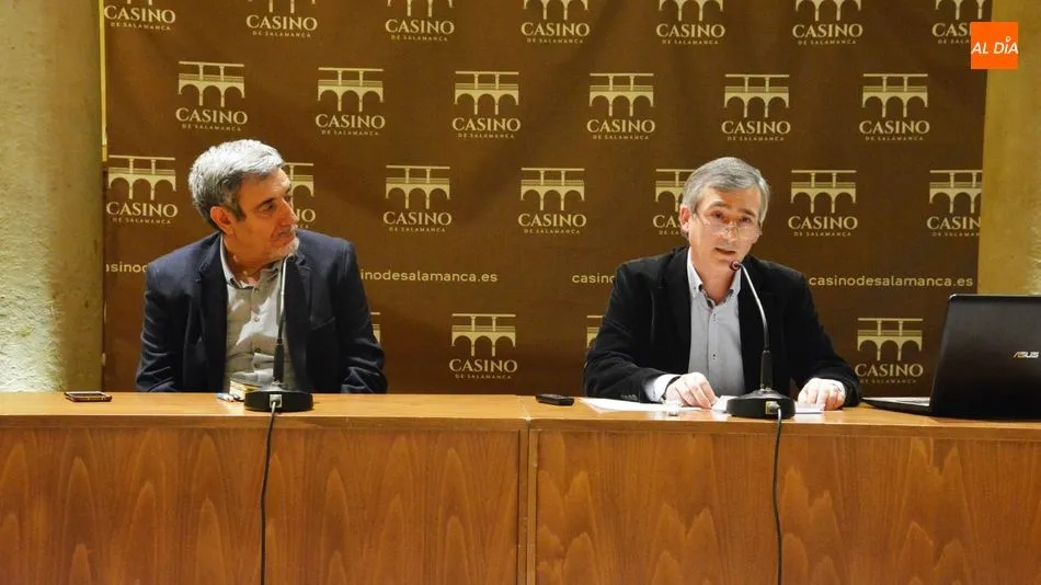 Conferencia en el Casino del historiador salmantino Francisco Javier Blázquez Vicente. Foto: Lydia González