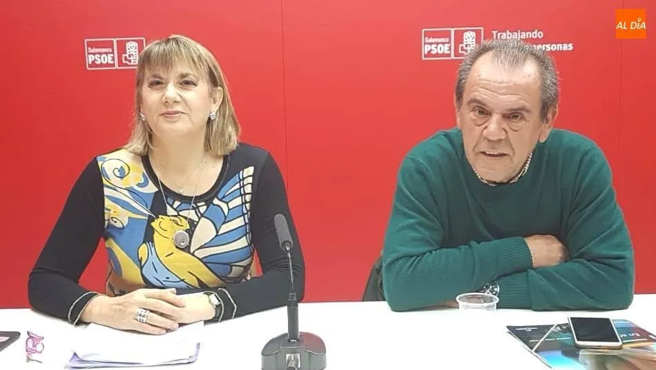 María García, secretaria ejecutiva de Sanidad del PSOE de Salamanca y Luis Rodríguez, secretario del área de Política Municipal, médico y alcalde de Pereña