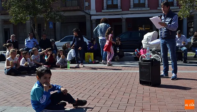 La Plaza de España acogía una nueva edición de la Operación Bocata organizada por Manos Unidas