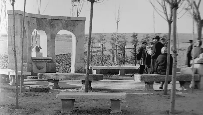 La antigua fuente del cántaro en la carretera de Zamora
