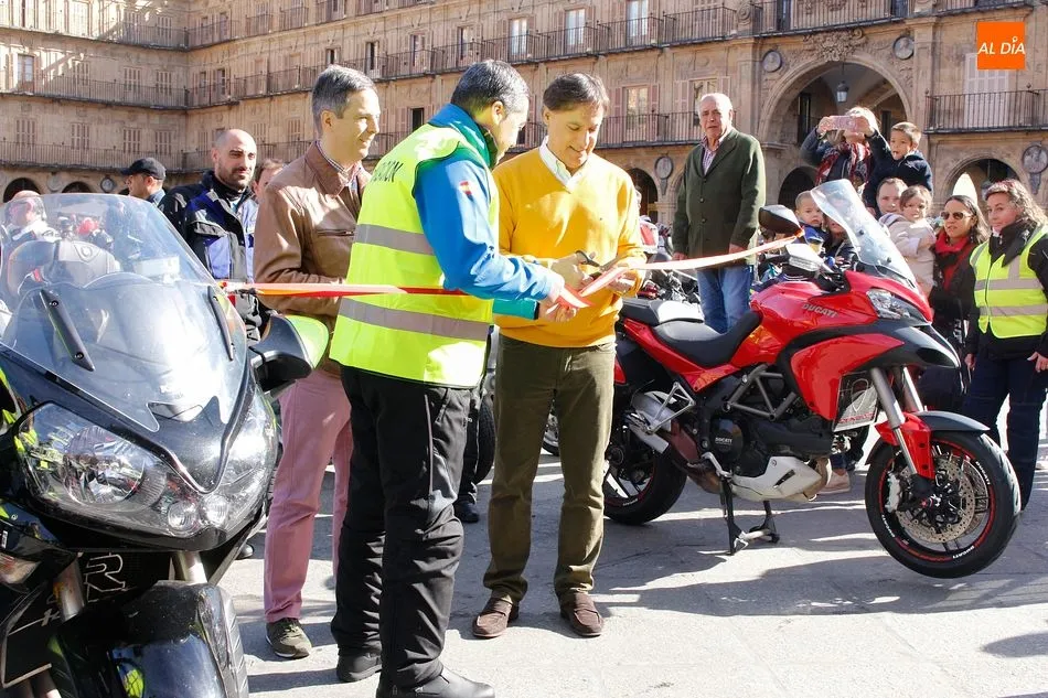 El alcalde Carlos García Carbayo despidió a los participantes en el inicio del trayecto