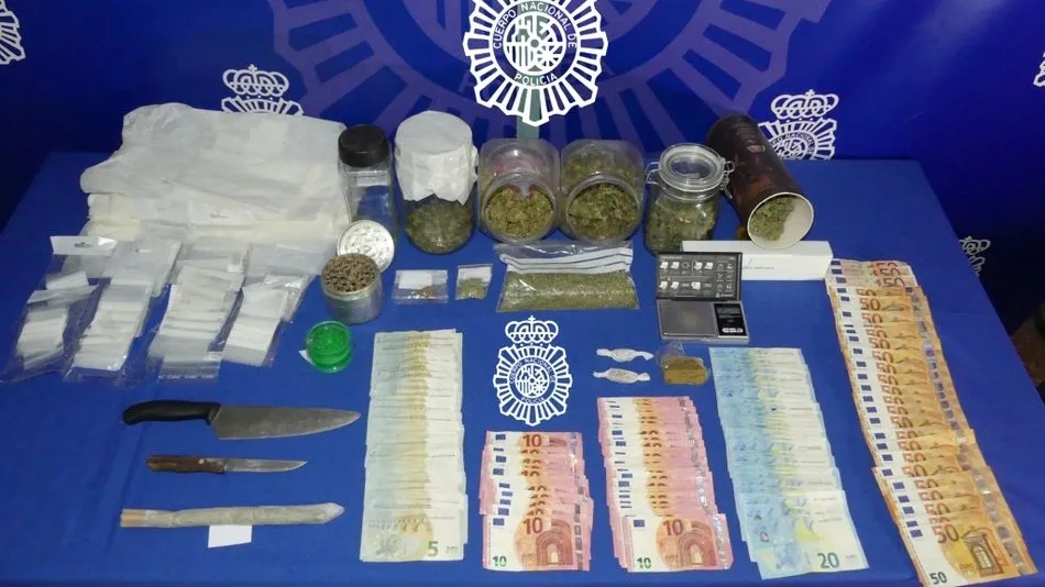 Material intervenido en los dos domicilios de la calle Sierra de Béjar