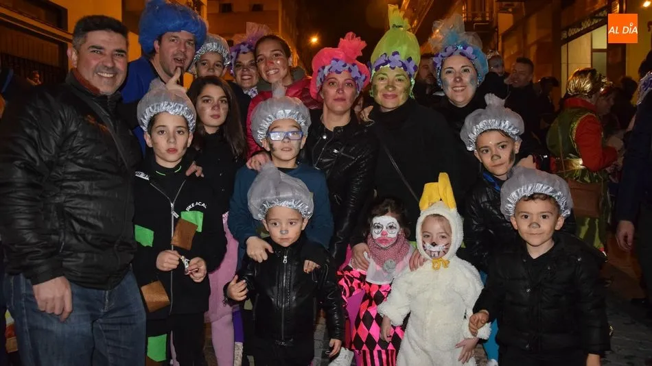 Gran animación en el desfile de Carnaval del Barrio del Oeste. Foto: Eva Fernández