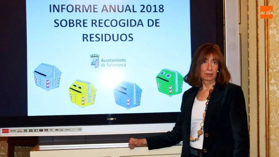 La concejal de Medio Ambiente del Ayuntamiento de Salamanca, María José Fresnadillo, en la presentación del informe sobre recogida de residuos. Foto de Eva Fernández