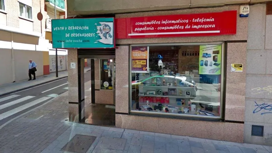 Tienda de informática en la calle Cortes de Cádiz. Foto de Google Maps