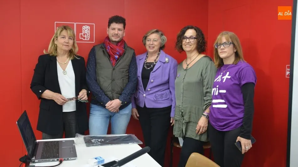 Algunos de los protagonistas de los actos desarrollados en la sede del PSOE. Foto: Lydia González