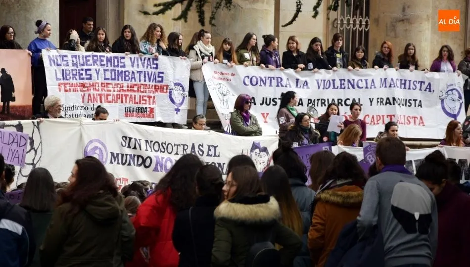 Manifestación feminista en la Plaza de Anaya. Foto de Eva Fernández