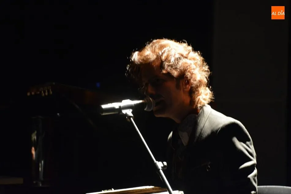 Coti encandila con su música en el Juan del Enzina