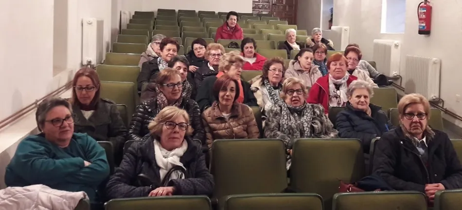 Público asistente al espectáculo teatral organizado en Ledesma