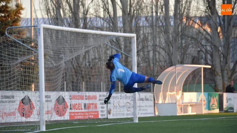 Una acción del derbi entre el Hergar y el Ciudad Rodrigo