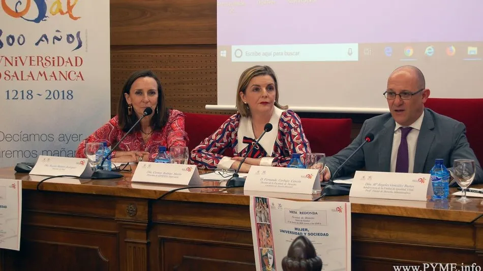 Mesa redonda ‘Mujer, Igualdad y sociedad’ celebrada en la Facultad de Derecho de la Universidad de Salamanca