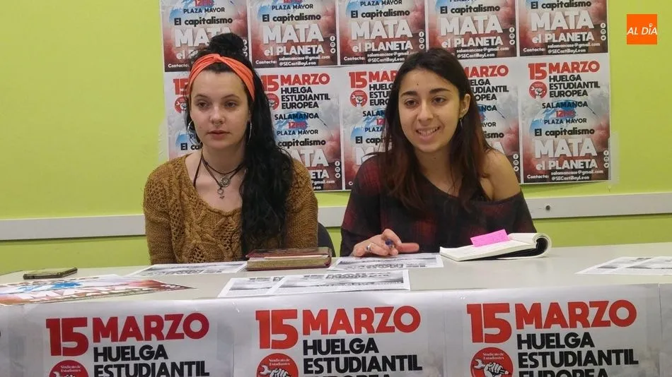 Elena Urios y Selena Aria, portavoces del Sindicato de Estudiantes en Salamanca. Foto de Tomás Juárez