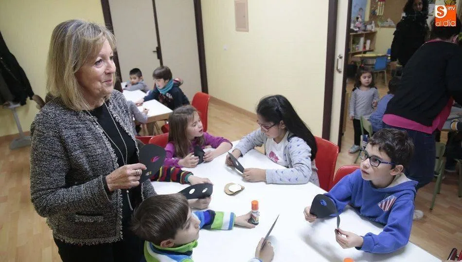 La concejal de Familia e Igualdad de Oportunidades, Cristina Klimowitz, en una de sus visitas a una ludoteca