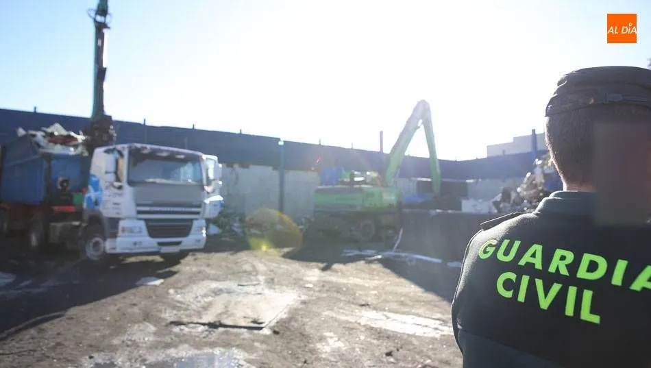 Un agente del equipo ROCA de la Guardia Civil