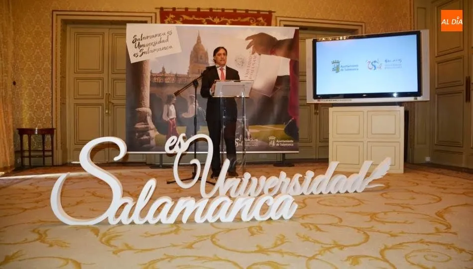 El alcalde, Carlos García Carbayo, y el rector, Ricardo Rivero, han presentado esta estrategia. Foto de Lydia González