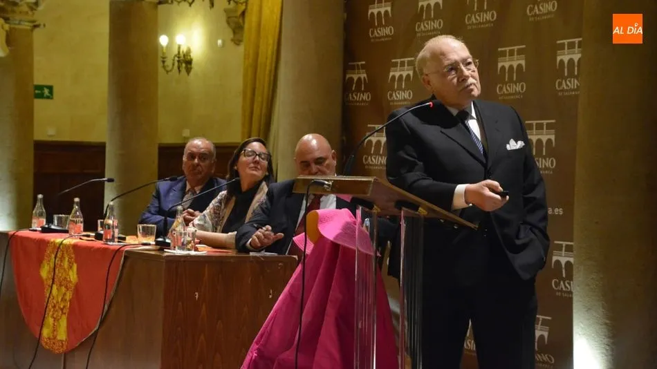 Los doctores Carlos Valcarreres, Luis Ortega y Ricardo Iglesias han participado en la charla. Foto: Lydia Gonzálezf
