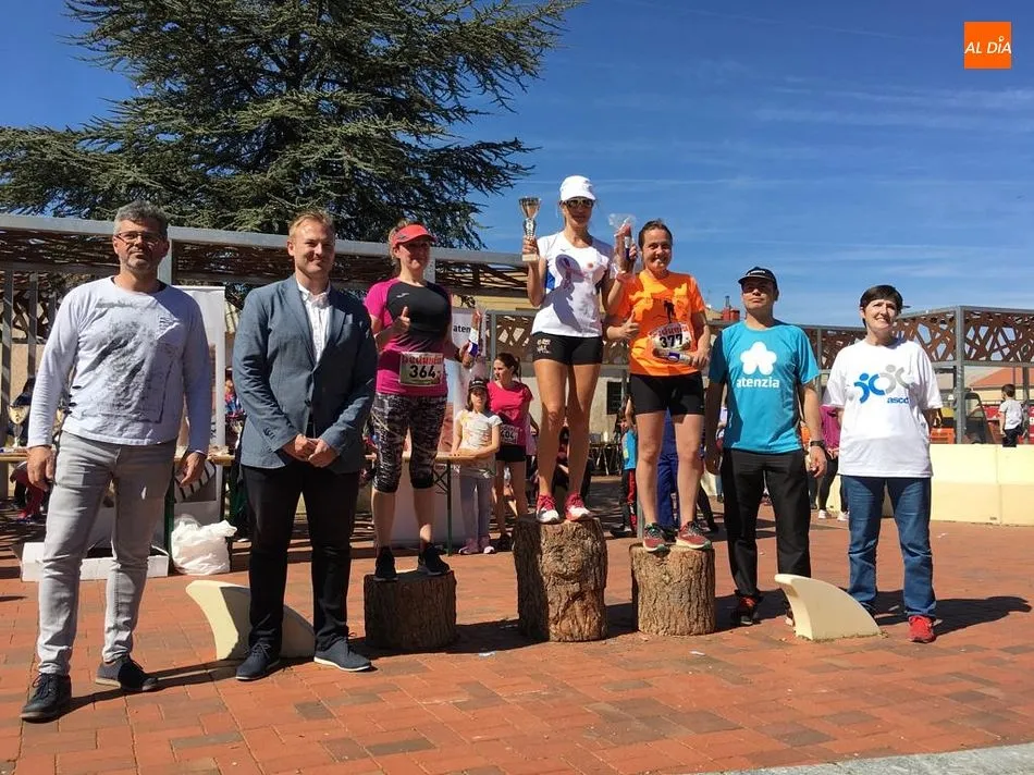 La Corporación Municipal de Doñinos en la entrega de premios de la VI Carrera Popular