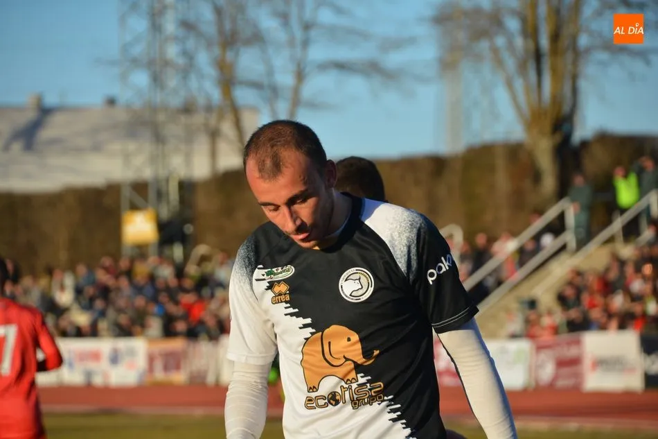 Adrián Llano, durante un partido / Lydia González