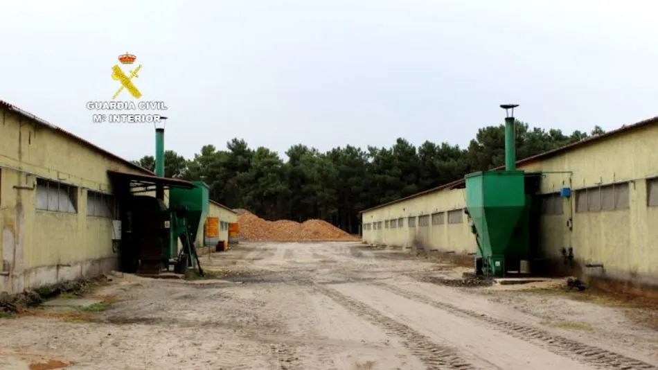 La quema de estos residuos en las calderas está prohibida por la normativa en materia de residuos, ya que las calderas no están diseñadas para este fin, y su incineración provoca emisiones contaminantes