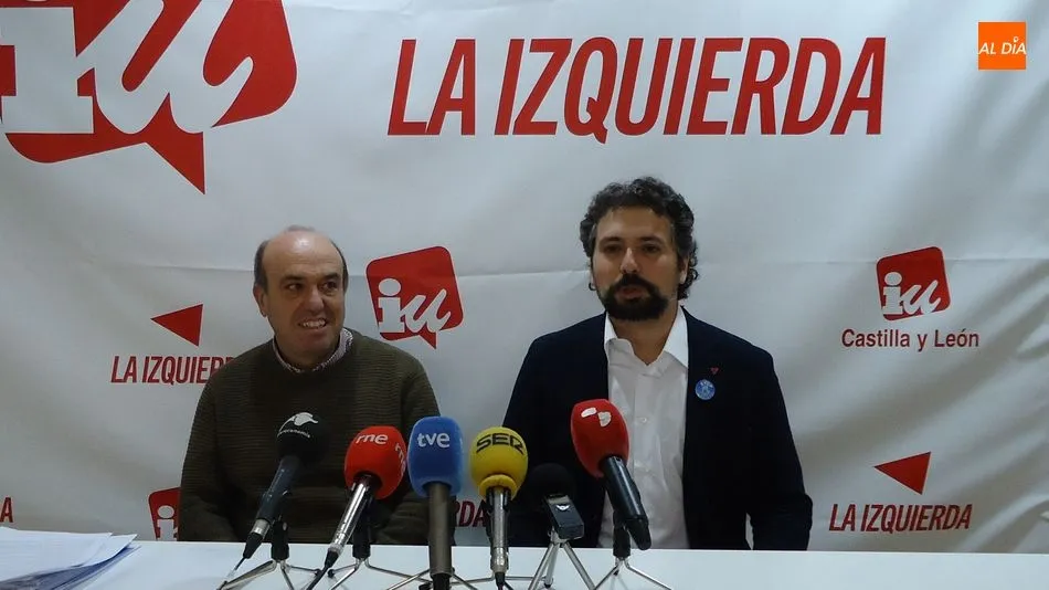 El procurador de IU-Equo y coordinador de IUCyL, José Sarrión, y el portavoz de Stop Uranio, José Ramón Barrueco, en la sede de IU