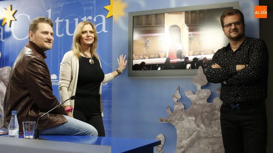 La directora de la compañía de ópera internacional Concerlírica, Leonor Gago, en el centro, en la presentación de Carmen