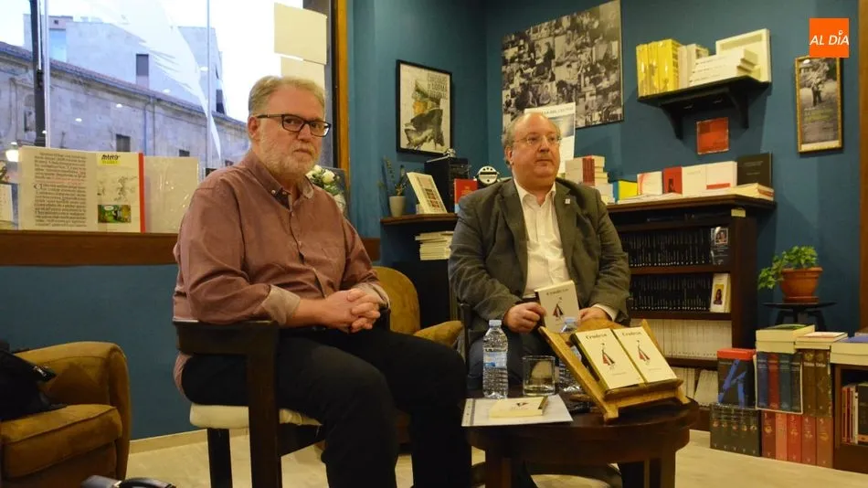 Mario Pérez Antolín y Enrique Cabero, en la presentación del libro en Letras Corsarias. Foto: Lydia González