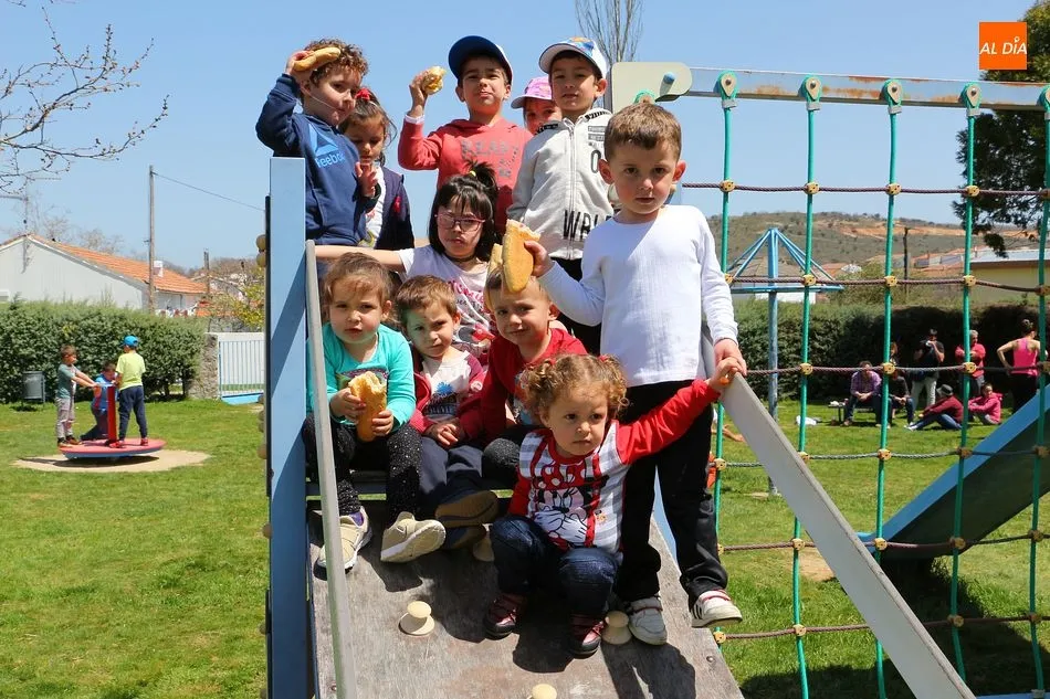 Alumnos del colegio de Los Santos durante la operación bocata el año pasado