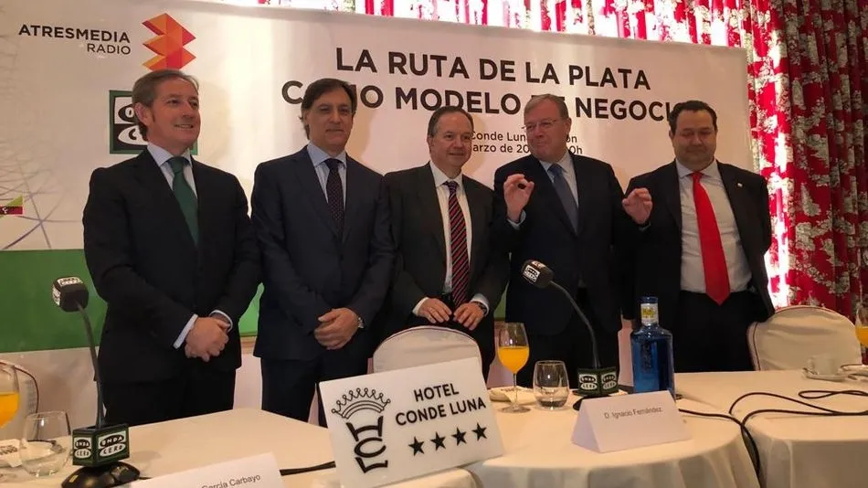 El alcalde ha participado en el desayuno-debate ‘La Ruta de la Plata como Modelo de Negocio’ en León