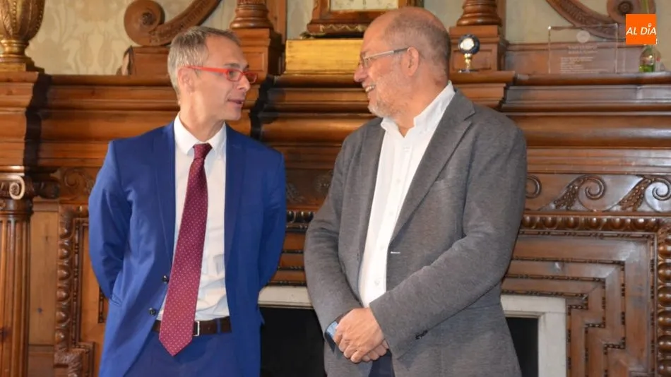 Francisco Igea ha mantenido un encuentro con el rector de la USAL, Ricardo Rivero. Foto: Lydia González