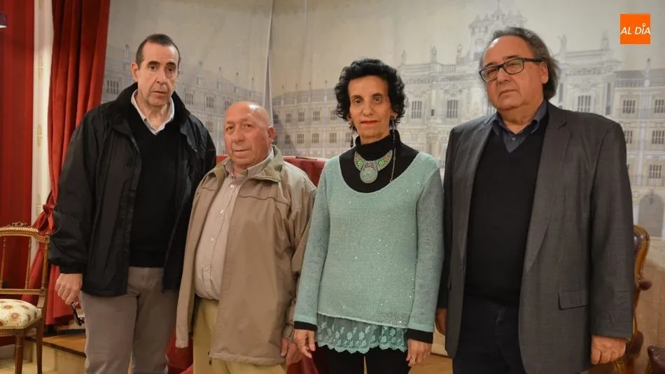 Poetas participantes en el recital en la Librería Santos Ochoa. Foto; Lydia González