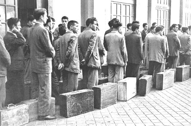 La emigración española, la salida obligada de miles de trabajadores